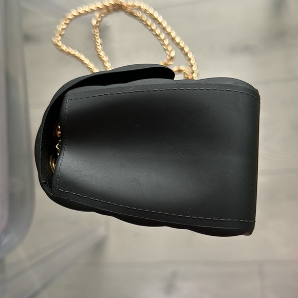 Quilted Matte Black Jelly Purse with adjustable Gold Chain Strap
BRAND NEW! - Picture 5 of 12